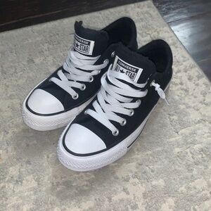 Women’s 6.5 Converse All Star shoes
